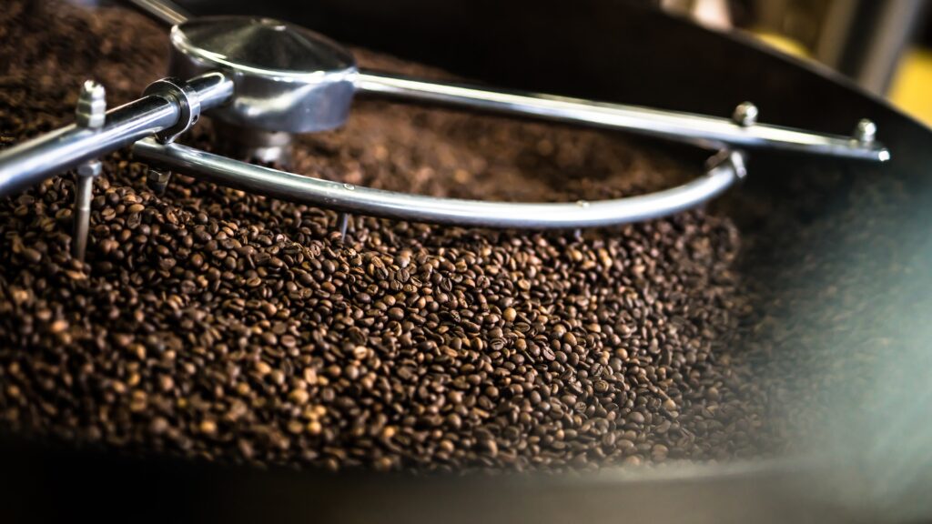De voordelen van vers gebrande koffie: waarom het écht verschil maakt